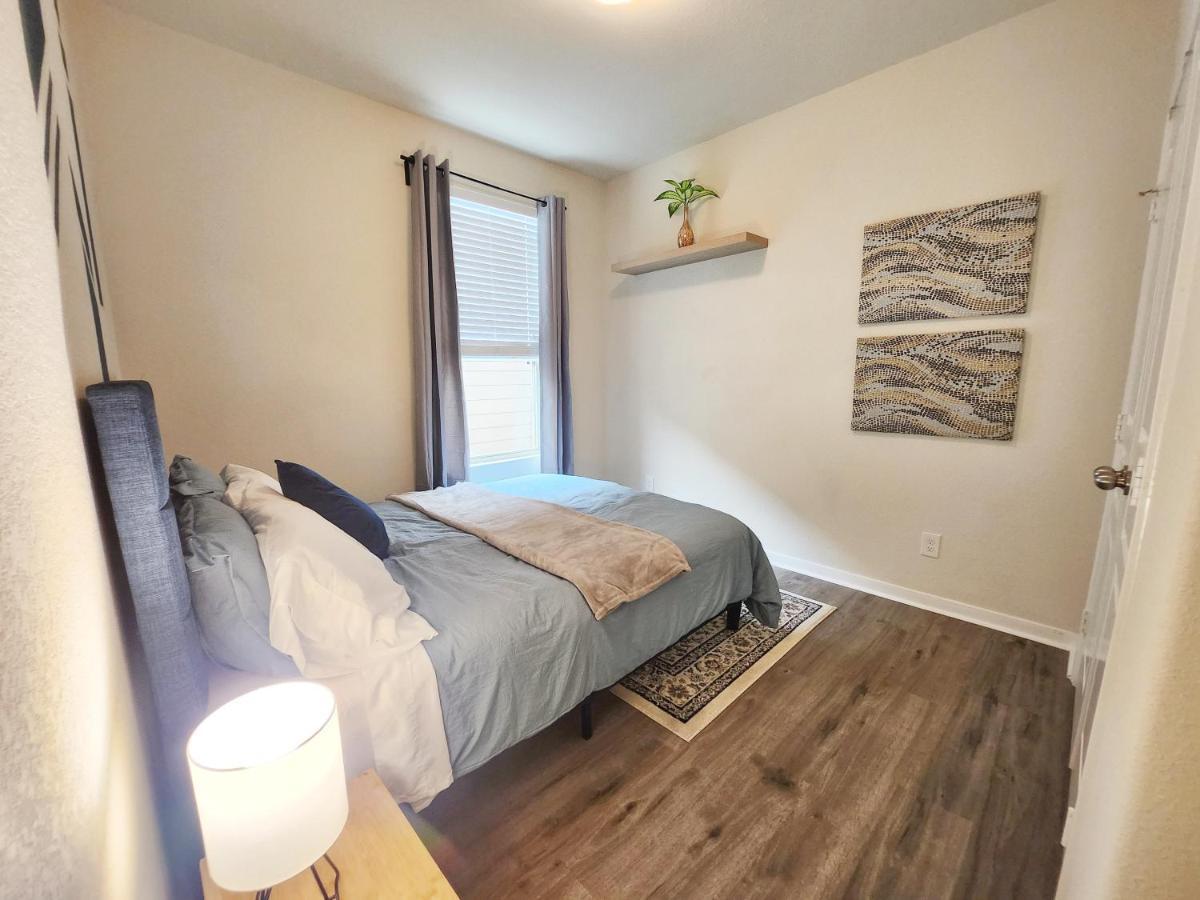 4 Bedroom Home Near Downtown Med Center Nrg Stadium Pearland Skyview Long By Ion Rentals Хьюстон Экстерьер фото