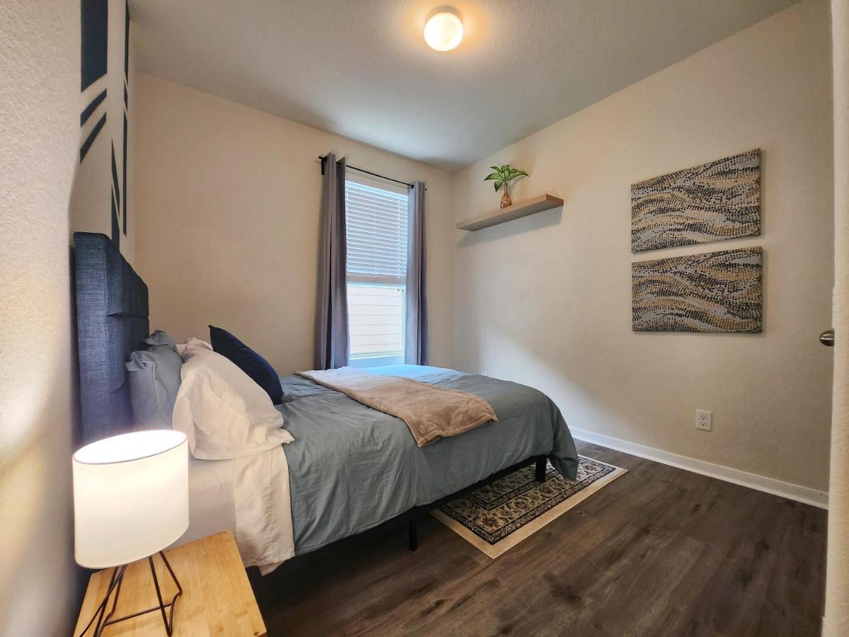4 Bedroom Home Near Downtown Med Center Nrg Stadium Pearland Skyview Long By Ion Rentals Хьюстон Экстерьер фото